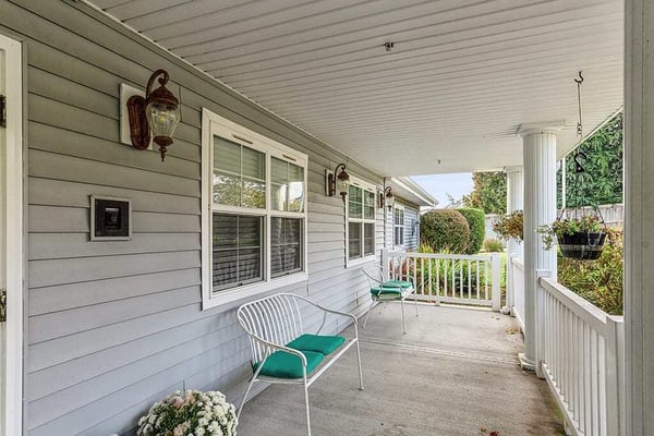 victoria_place_port_townsend_outdoor_common_area_1